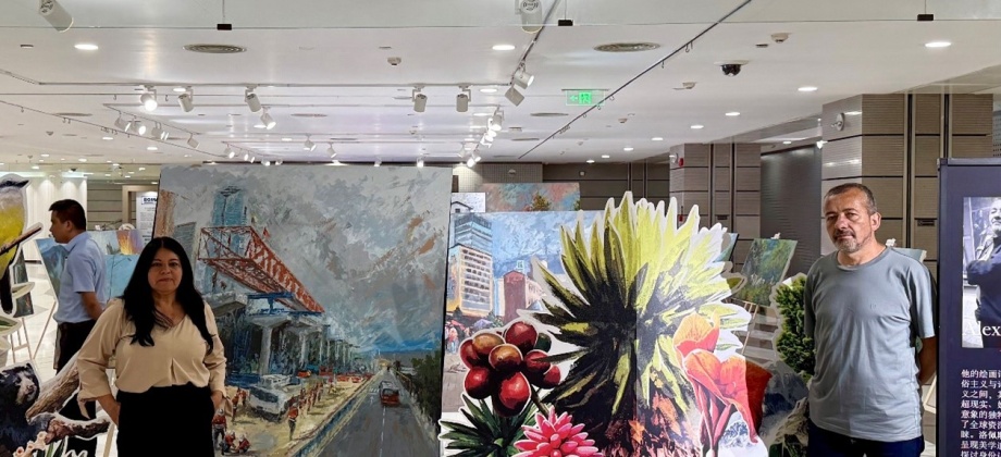 Exhibición de pinturas por dos artistas colombianos en el edificio IFC de Guangzhou