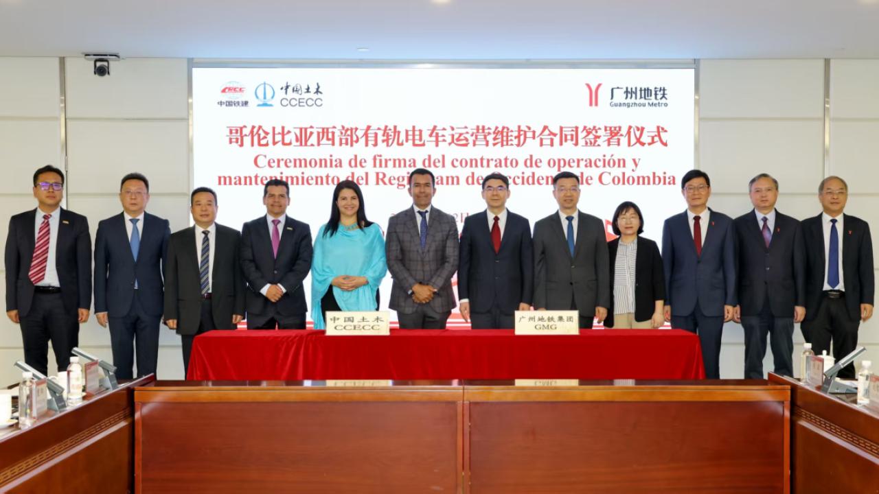 Consulado en Guangzhou acompaña la histórica firma del contrato de operación y mantenimiento del Regiotram de Occidente